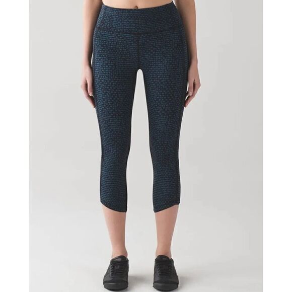 LULULEMON Deep Breath Crop Size 6 Shatter Weave Desert Teal Alberta Lake - Picture 1 of 14